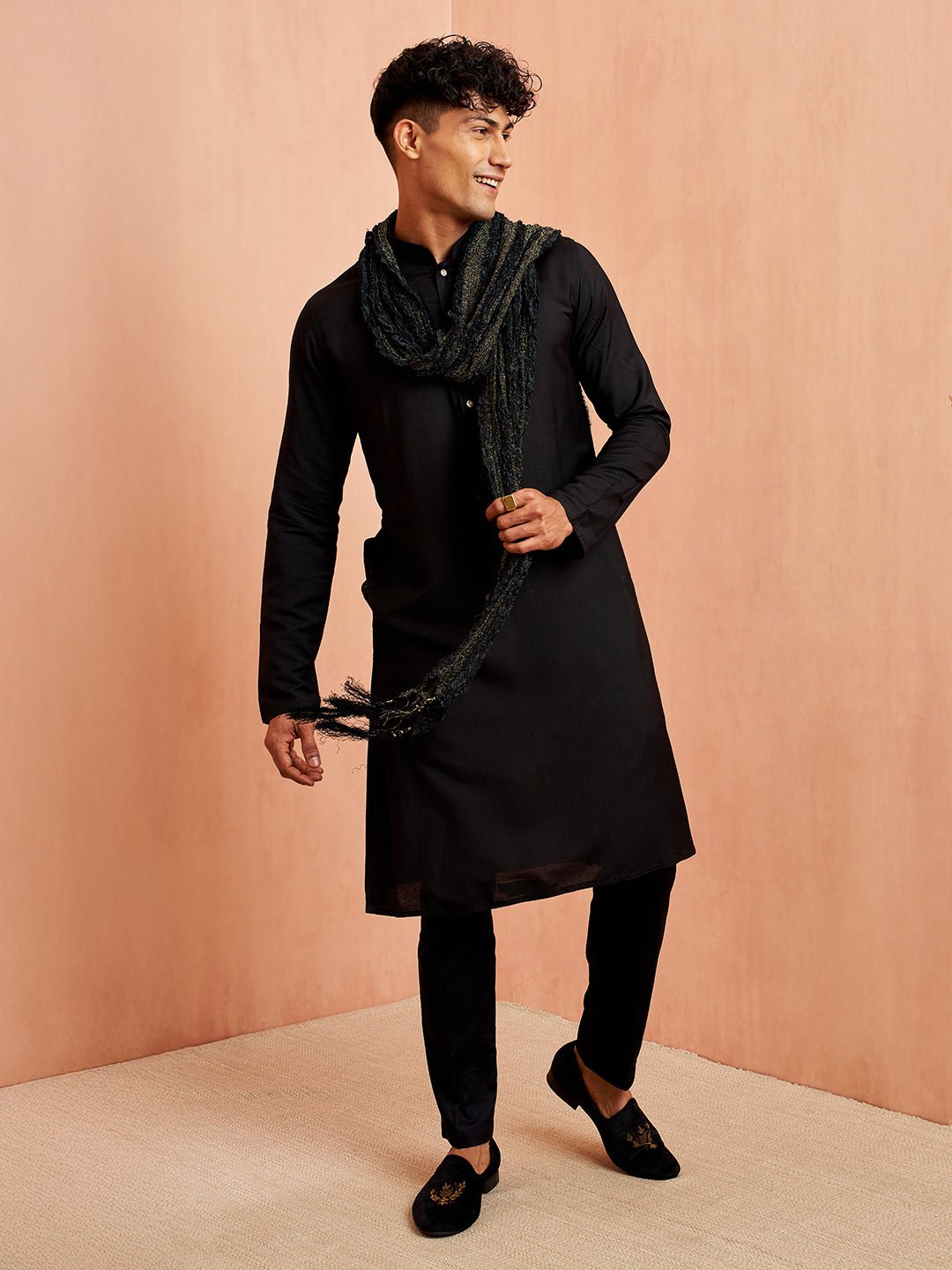 mens-black-silk-blend-kurta-pyjama-set-with-solid-black-crushed-dupattavasmk169blnp876blnd714bl-36vastramay-3325766.jpg