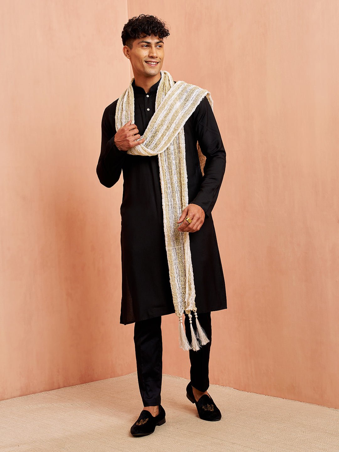 mens-black-silk-blend-kurta-pyjama-set-with-solid-white-crushed-dupattavasmk169blnp876blnd714wh-36vastramay-8479725.jpg
